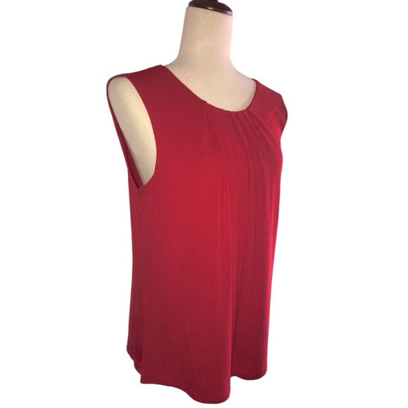 Roz & Ali Sleeveless Red Top Size Medium Pleated Front Round Neck - Picture 14 of 15